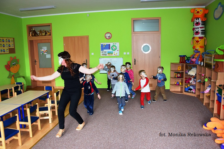 Przedszkolaki z gminy Stężyca bawiły się i poznawały zwyczaje sów