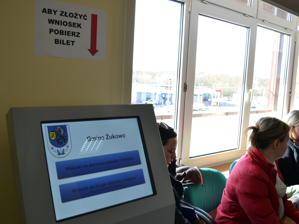 Powiat. Tysiące wniosków złożonych w ramach programu 500+. Kiedy wypłaty pieniędzy?