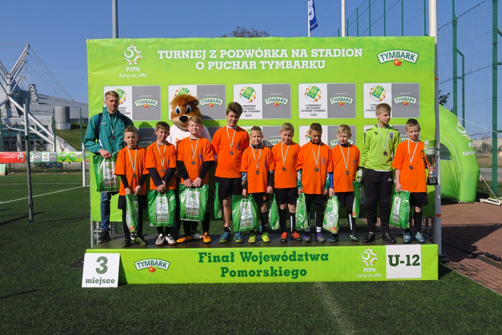 Dziewczęta z Kamienicy Szlacheckiej zajęły 1., a chłopcy z Kartuz 3. miejsce w turnieju o Puchar Tymbarku