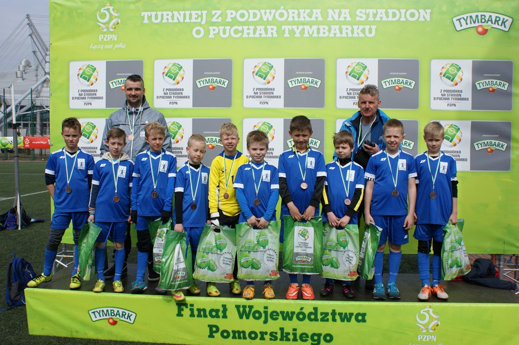 Dziewczęta z Kamienicy Szlacheckiej zajęły 1., a chłopcy z Kartuz 3. miejsce w turnieju o Puchar Tymbarku