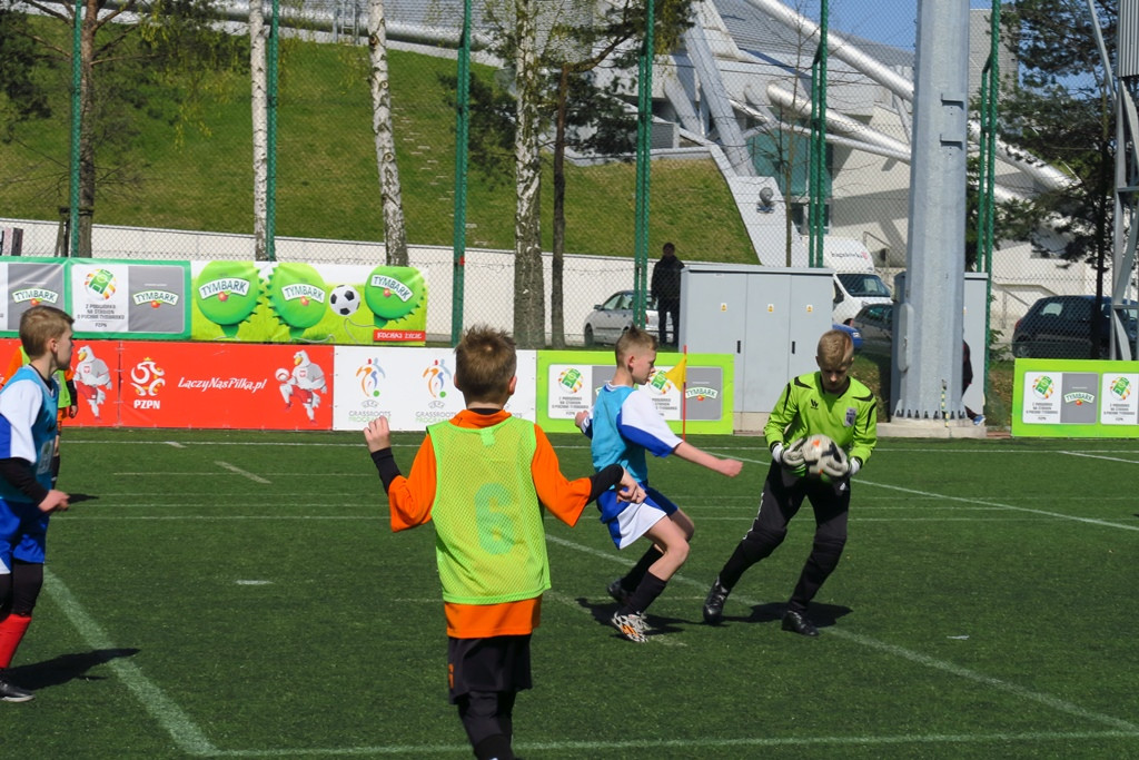 Dziewczęta z Kamienicy Szlacheckiej zajęły 1., a chłopcy z Kartuz 3. miejsce w turnieju o Puchar Tymbarku