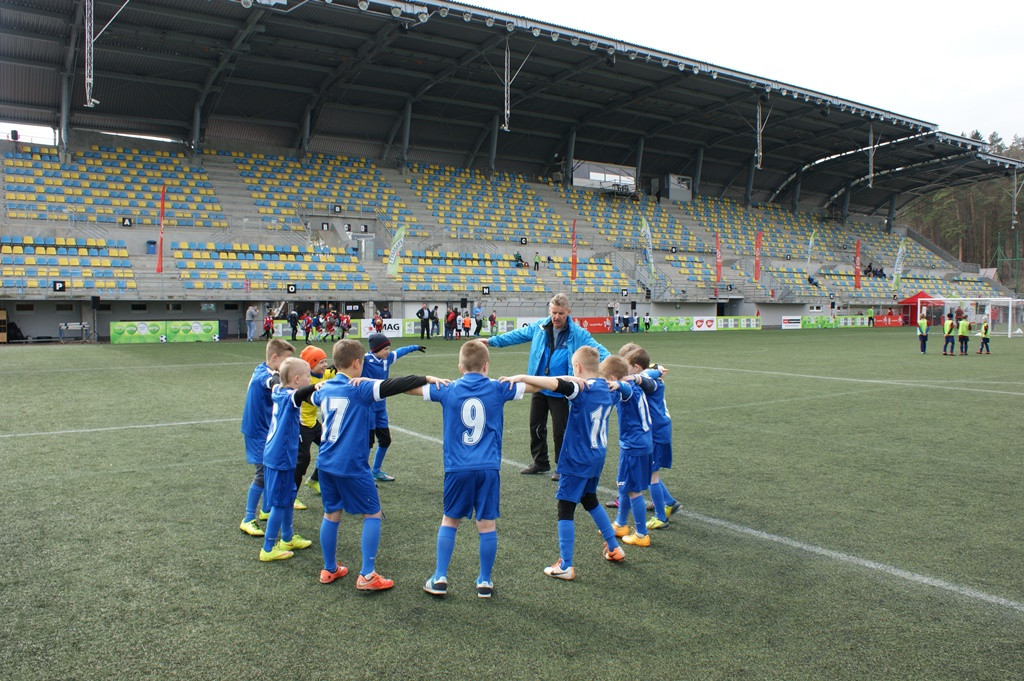 Dziewczęta z Kamienicy Szlacheckiej zajęły 1., a chłopcy z Kartuz 3. miejsce w turnieju o Puchar Tymbarku
