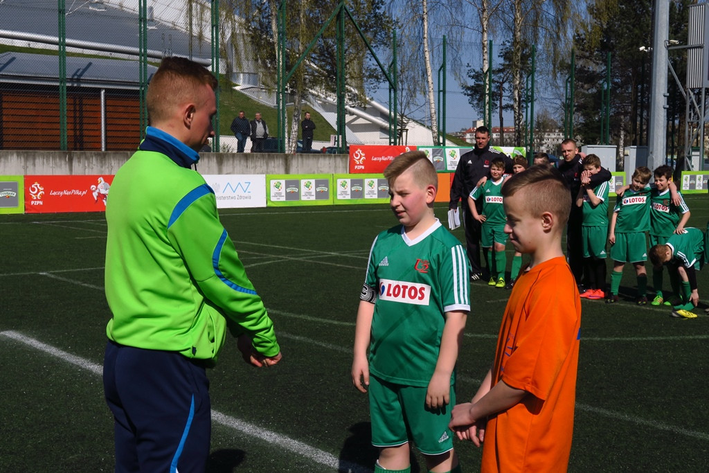 Dziewczęta z Kamienicy Szlacheckiej zajęły 1., a chłopcy z Kartuz 3. miejsce w turnieju o Puchar Tymbarku