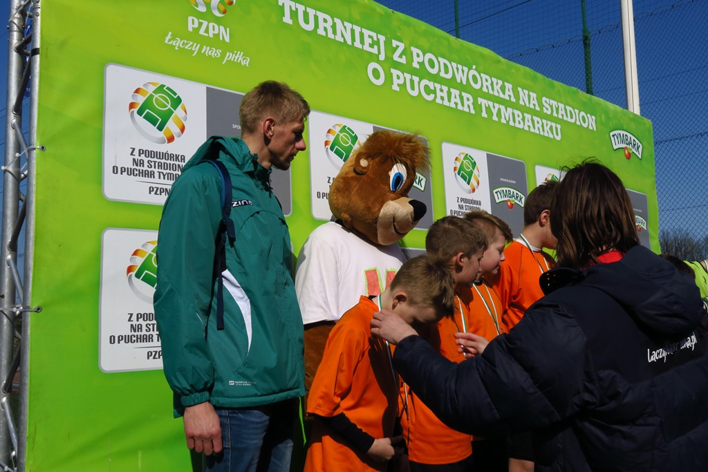 Dziewczęta z Kamienicy Szlacheckiej zajęły 1., a chłopcy z Kartuz 3. miejsce w turnieju o Puchar Tymbarku
