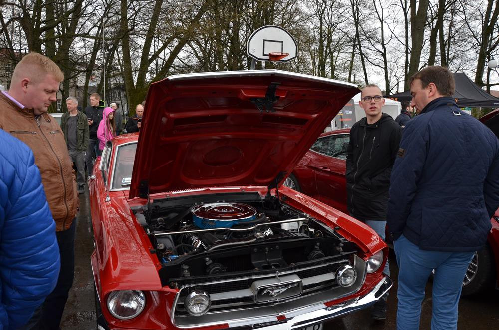 Kartuzy. Classówka dla miłośników motoryzacji. Było co podziwiać