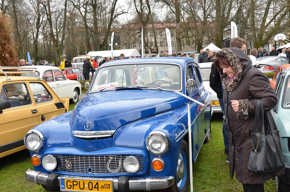 Kartuzy. Classówka dla miłośników motoryzacji. Było co podziwiać