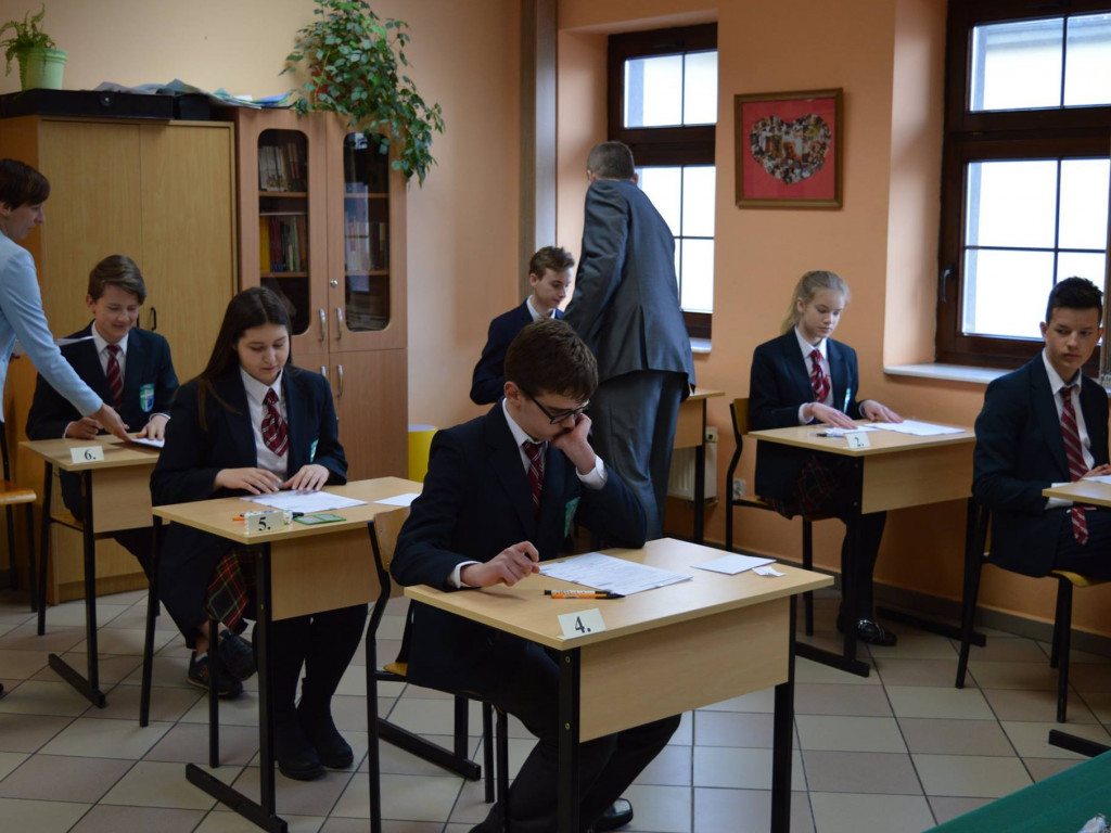 Powiat. 1567 gimnazjalistów rozpoczęło egzaminacyjny maraton