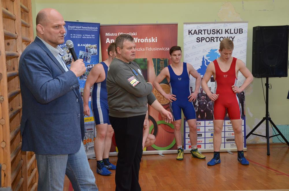 Widowiskowa prezentacja kartuskich zapaśników