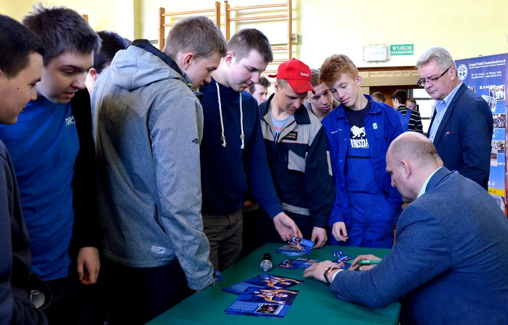 Widowiskowa prezentacja kartuskich zapaśników