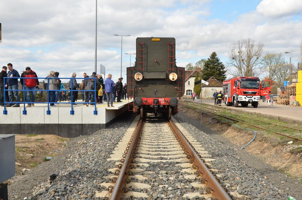 Zabytkowa lokomotywa kursowała po Kaszubach. Na dłużej zatrzymała się w Somoninie
