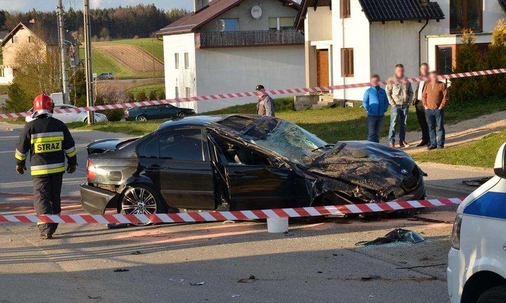 Sierakowice. Poważny wypadek na ul. Mirachowskiej. Dwie osoby ranne