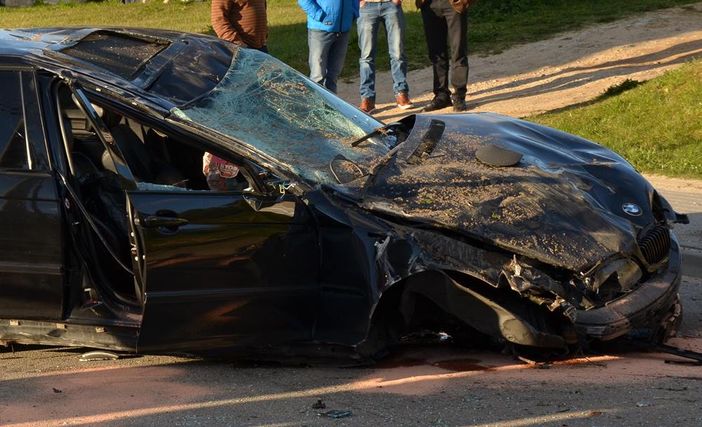 Sierakowice. Poważny wypadek na ul. Mirachowskiej. Dwie osoby ranne
