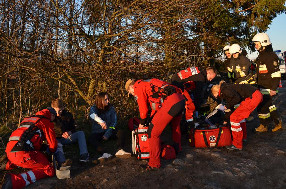 Staniszewo. Dwa wypadki i wielu rannych. Tak ćwiczyli ratownicy medyczni i strażacy