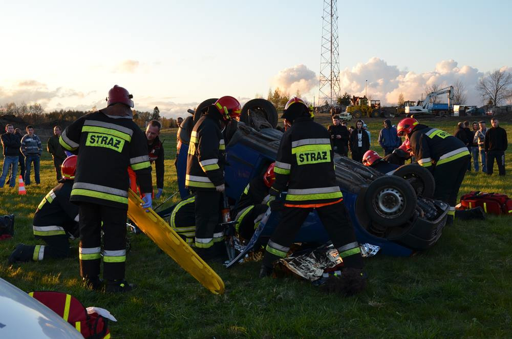 Staniszewo. Dwa wypadki i wielu rannych. Tak ćwiczyli ratownicy medyczni i strażacy