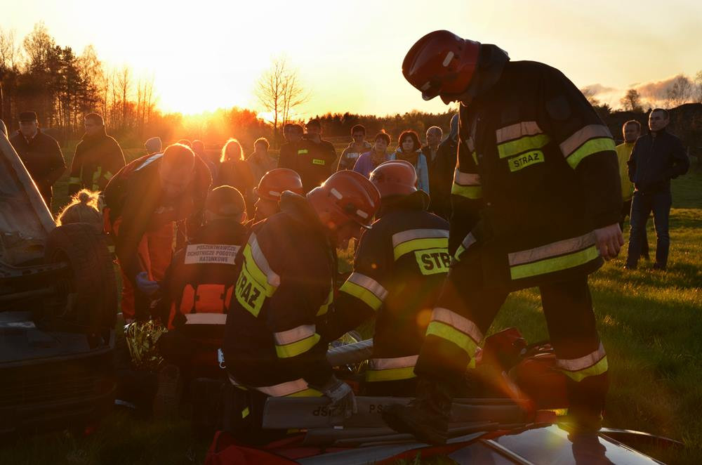 Staniszewo. Dwa wypadki i wielu rannych. Tak ćwiczyli ratownicy medyczni i strażacy