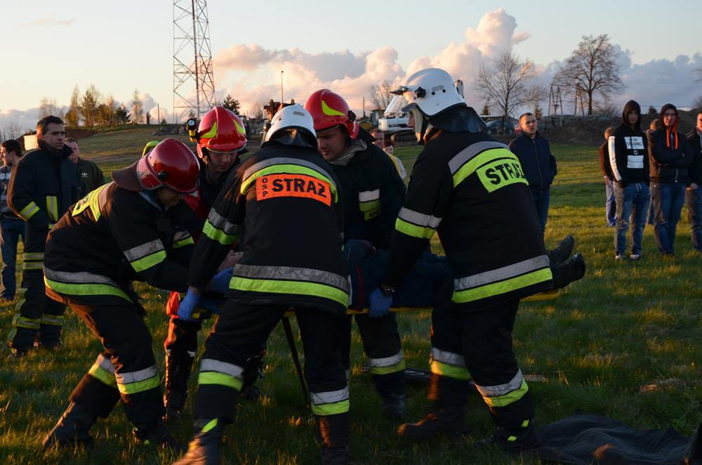 Staniszewo. Dwa wypadki i wielu rannych. Tak ćwiczyli ratownicy medyczni i strażacy