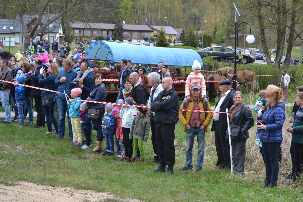 Widowiskowe zawody kaszubskich woźniców w Ostrzycach