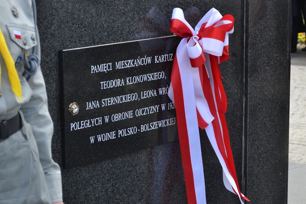 Kartuzy. Trzeciomajowe uroczystości. Odsłonięto nową tablicę, a na Rynku stanął obraz Matejki