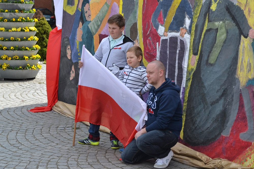 Kartuzy. Trzeciomajowe uroczystości. Odsłonięto nową tablicę, a na Rynku stanął obraz Matejki