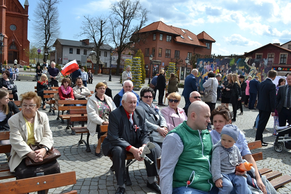 Kartuzy. Trzeciomajowe uroczystości. Odsłonięto nową tablicę, a na Rynku stanął obraz Matejki
