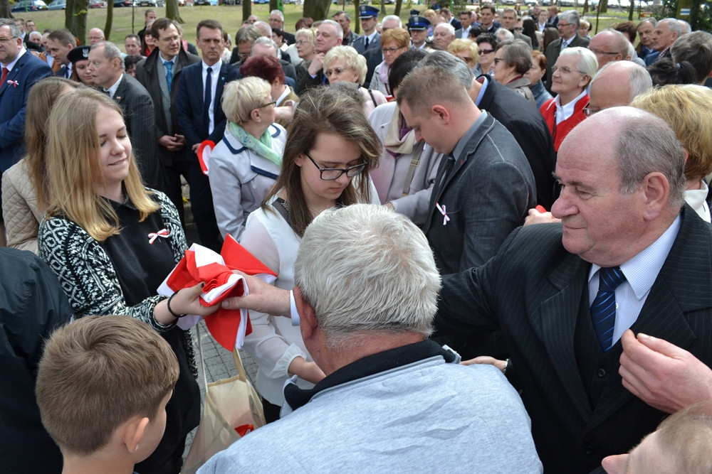 Kartuzy. Trzeciomajowe uroczystości. Odsłonięto nową tablicę, a na Rynku stanął obraz Matejki