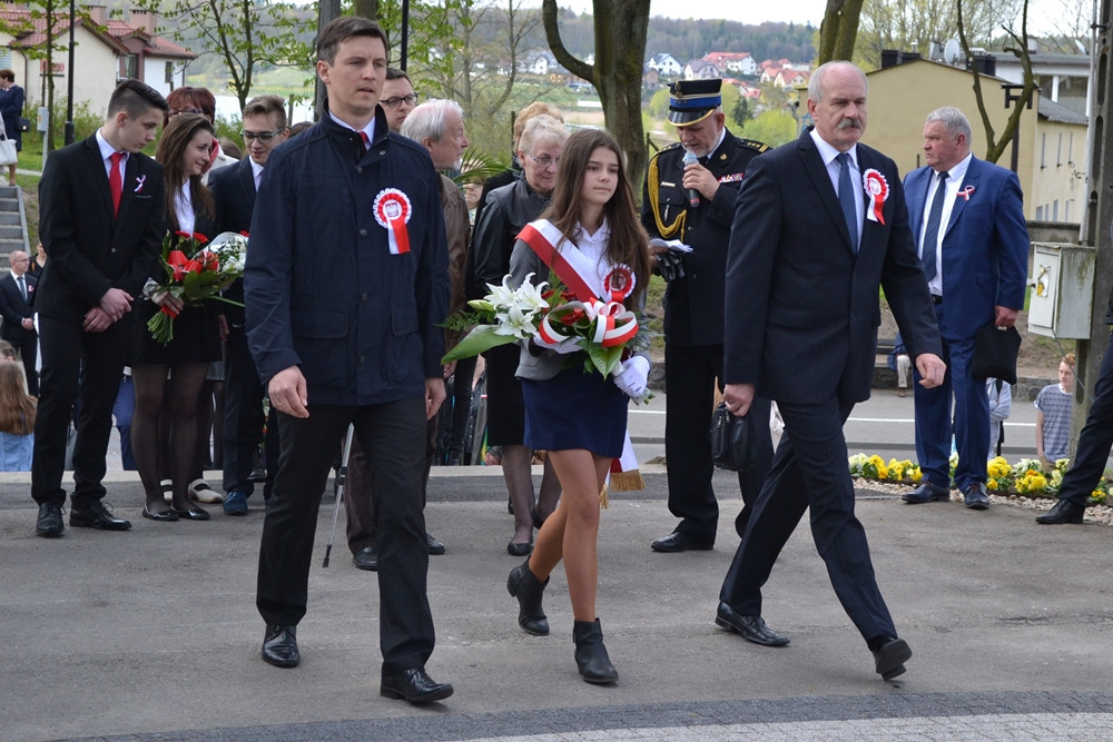 Kartuzy. Trzeciomajowe uroczystości. Odsłonięto nową tablicę, a na Rynku stanął obraz Matejki