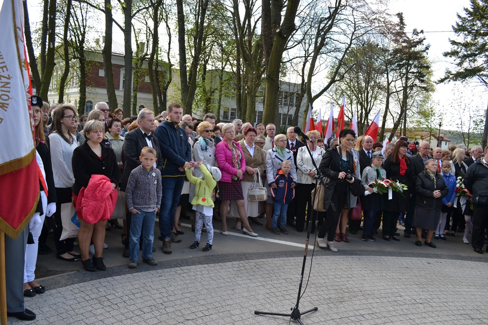 Kartuzy. Trzeciomajowe uroczystości. Odsłonięto nową tablicę, a na Rynku stanął obraz Matejki