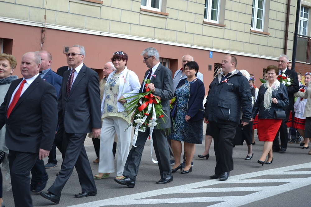 Kartuzy. Trzeciomajowe uroczystości. Odsłonięto nową tablicę, a na Rynku stanął obraz Matejki