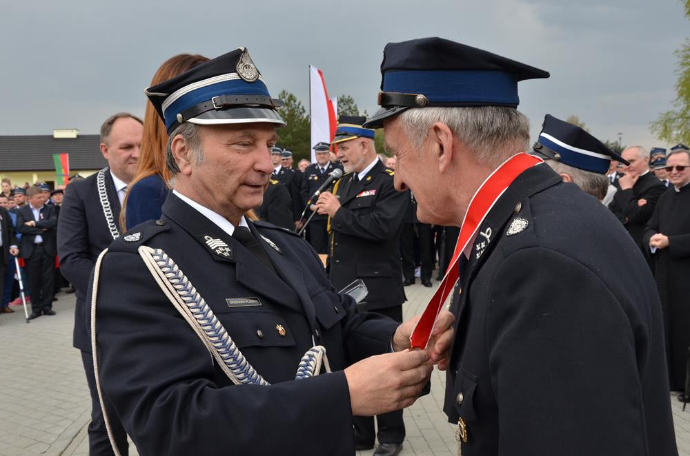 Stężyca. Wielkie święto strażaków. Druhowie odebrali odznaczenia i kluczyki do nowych wozów