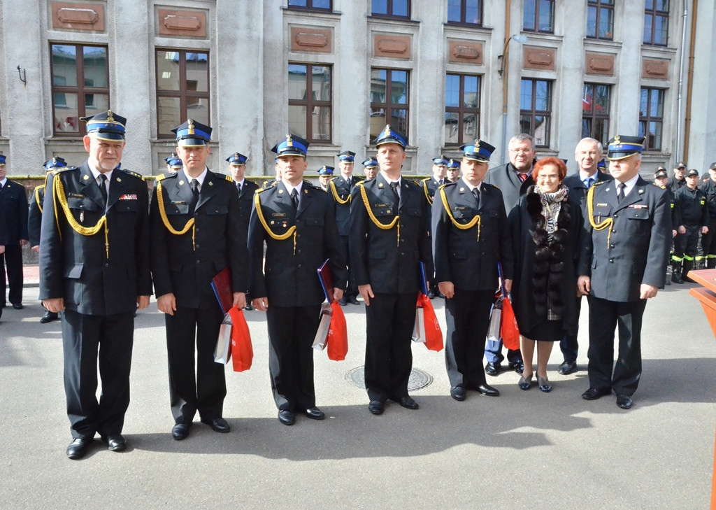 Dzień Strażaka. Awanse, odznaczenia i życzenia dla druhów z KP PSP w Kartuzach