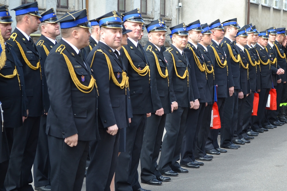 Dzień Strażaka. Awanse, odznaczenia i życzenia dla druhów z KP PSP w Kartuzach
