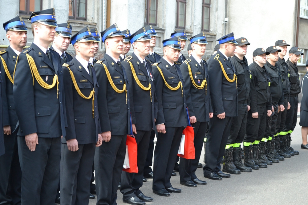 Dzień Strażaka. Awanse, odznaczenia i życzenia dla druhów z KP PSP w Kartuzach