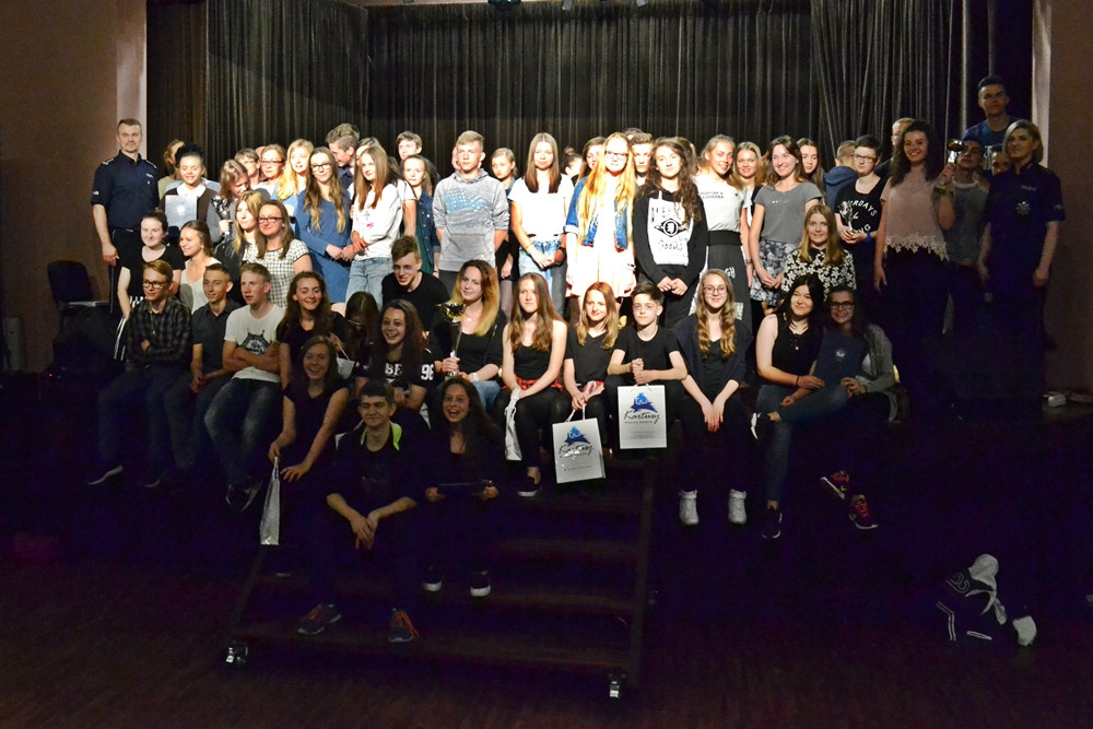 Gimnazjaliści z Sierakowic zwycięzcami policyjnego konkursu Małych Form Teatralnych