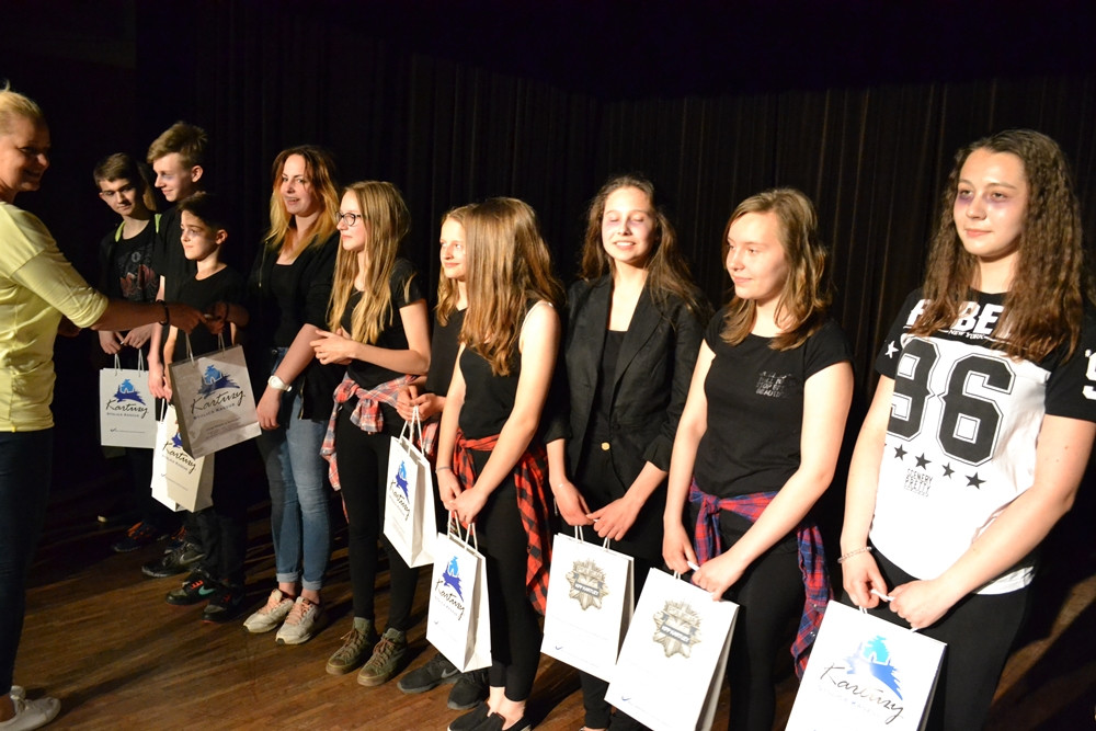 Gimnazjaliści z Sierakowic zwycięzcami policyjnego konkursu Małych Form Teatralnych