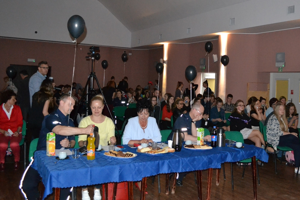 Gimnazjaliści z Sierakowic zwycięzcami policyjnego konkursu Małych Form Teatralnych
