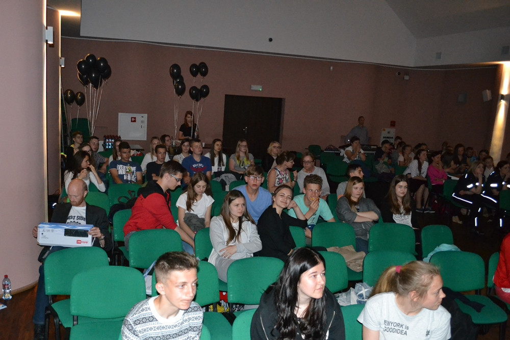 Gimnazjaliści z Sierakowic zwycięzcami policyjnego konkursu Małych Form Teatralnych