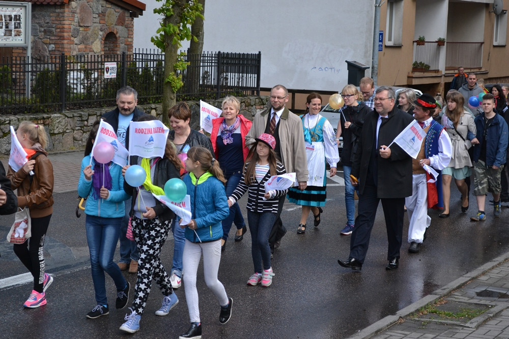 Kartuzy. Deszczowy, ale radosny festyn z okazji Dnia Rodziny