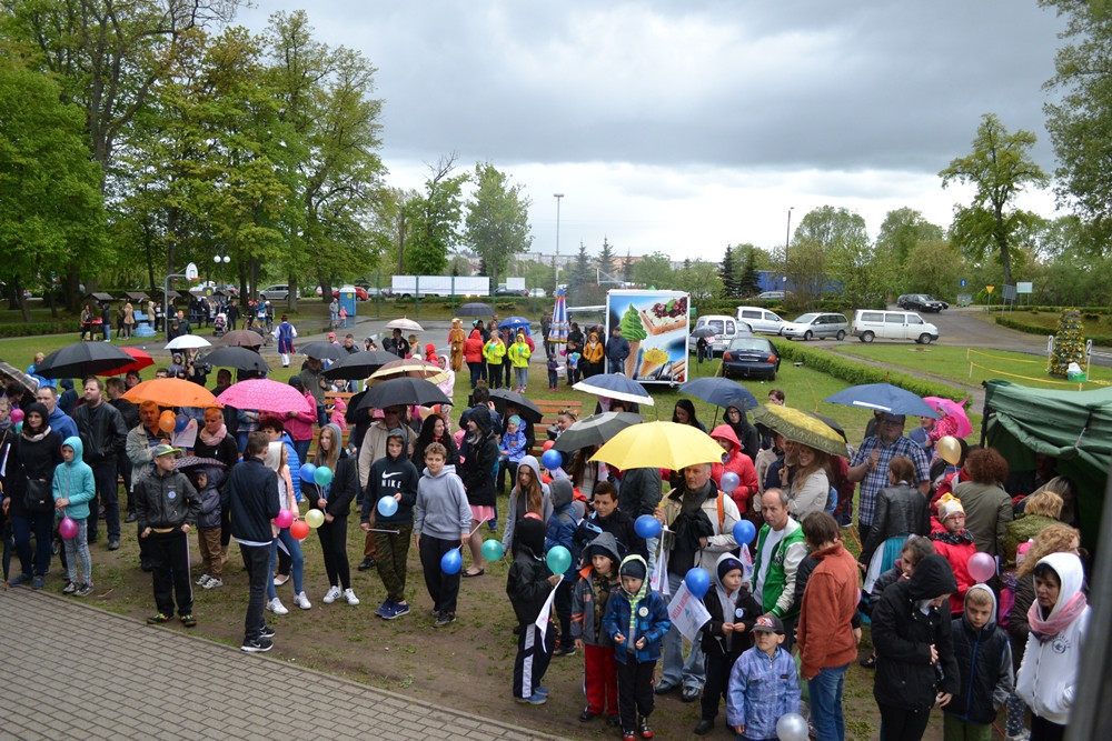 Kartuzy. Deszczowy, ale radosny festyn z okazji Dnia Rodziny