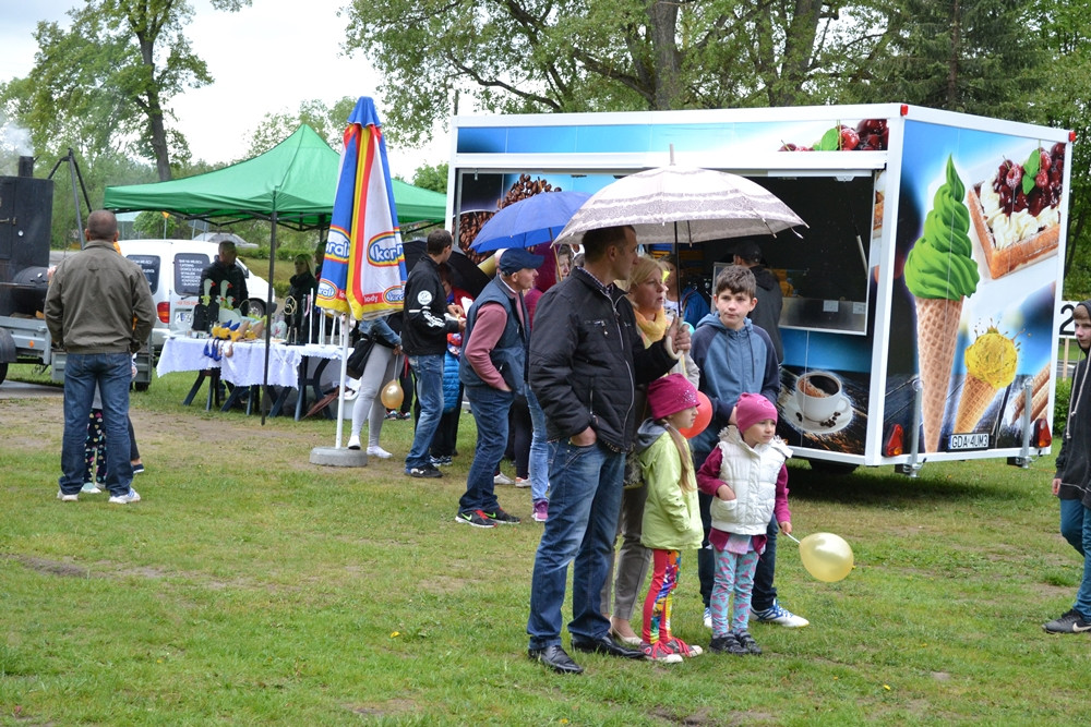 Kartuzy. Deszczowy, ale radosny festyn z okazji Dnia Rodziny