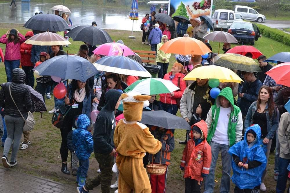 Kartuzy. Deszczowy, ale radosny festyn z okazji Dnia Rodziny