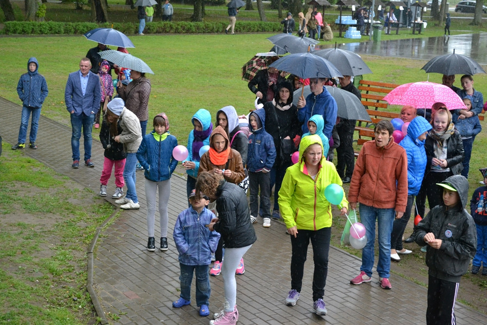Kartuzy. Deszczowy, ale radosny festyn z okazji Dnia Rodziny