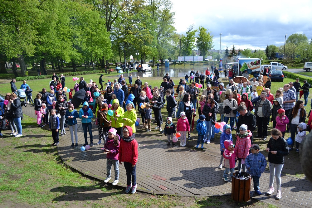 Kartuzy. Deszczowy, ale radosny festyn z okazji Dnia Rodziny