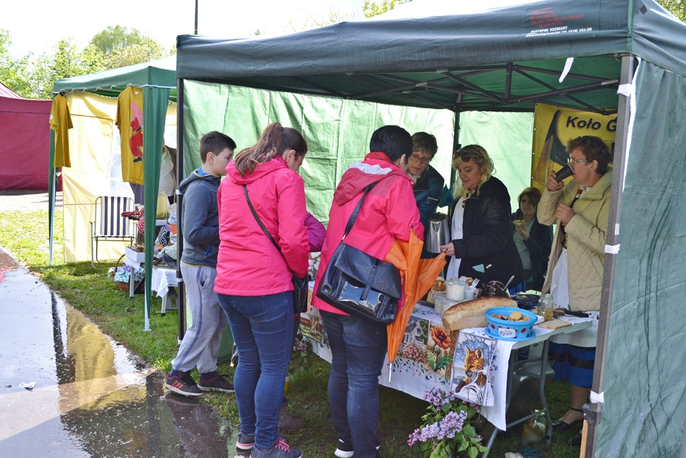 Kartuzy. Deszczowy, ale radosny festyn z okazji Dnia Rodziny