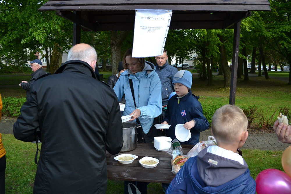 Kartuzy. Deszczowy, ale radosny festyn z okazji Dnia Rodziny