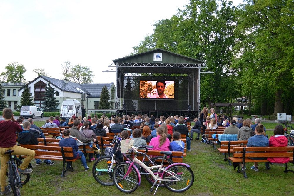 Kartuzy. Ruszyło plenerowe kino letnie w Parku Solidarności