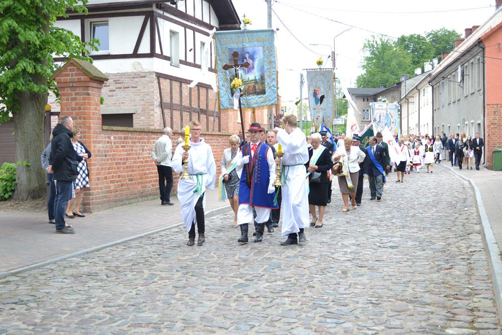 Boże Ciało. Tłumne procesje na ulicach. Tak było w Sierakowicach i Kartuzach