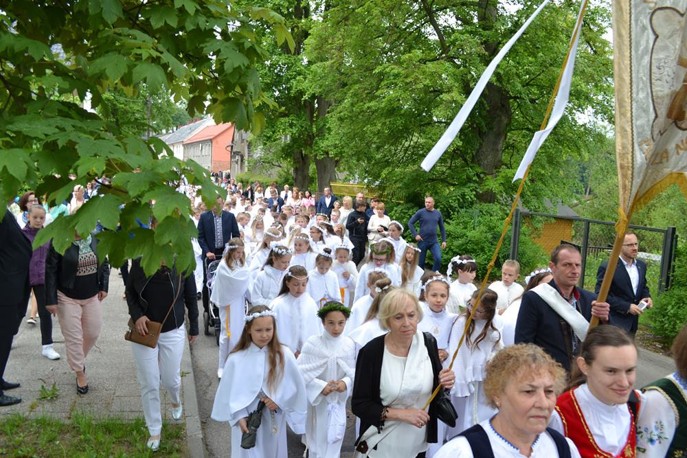 Boże Ciało. Tłumne procesje na ulicach. Tak było w Sierakowicach i Kartuzach