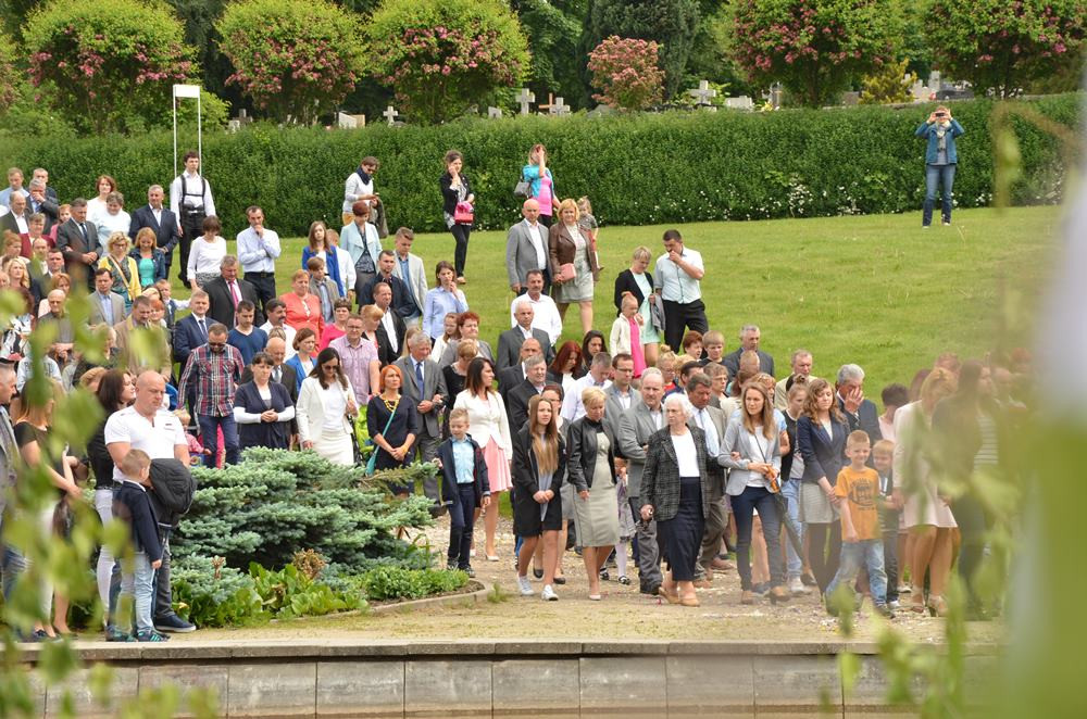 Boże Ciało. Tłumne procesje na ulicach. Tak było w Sierakowicach i Kartuzach