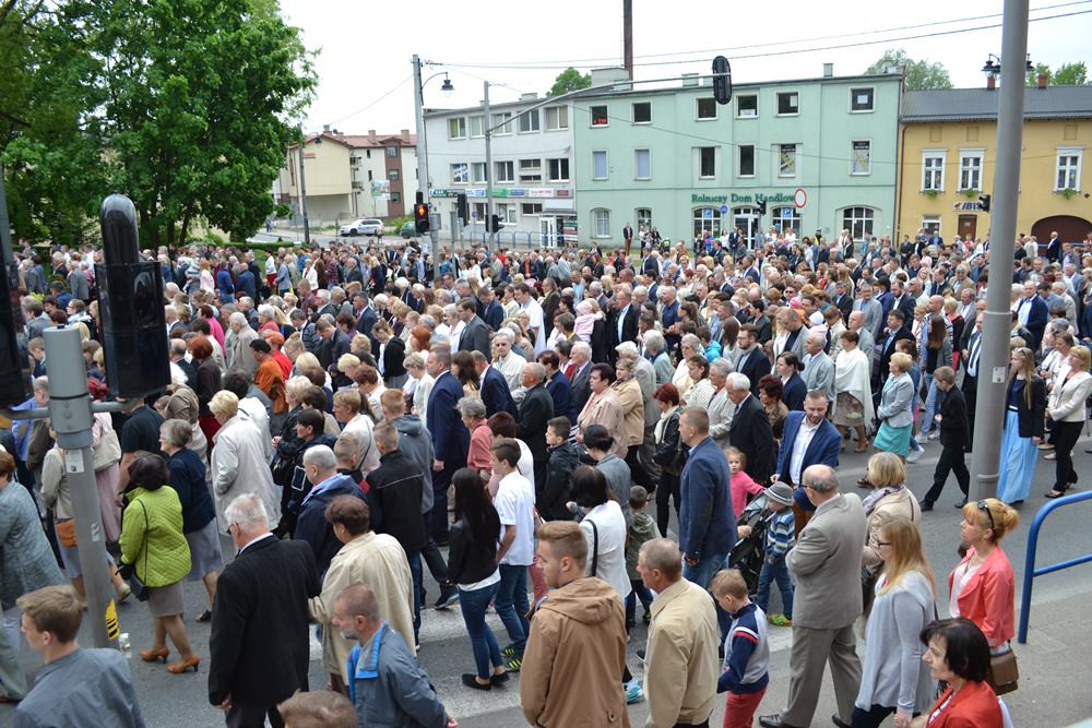Boże Ciało. Tłumne procesje na ulicach. Tak było w Sierakowicach i Kartuzach