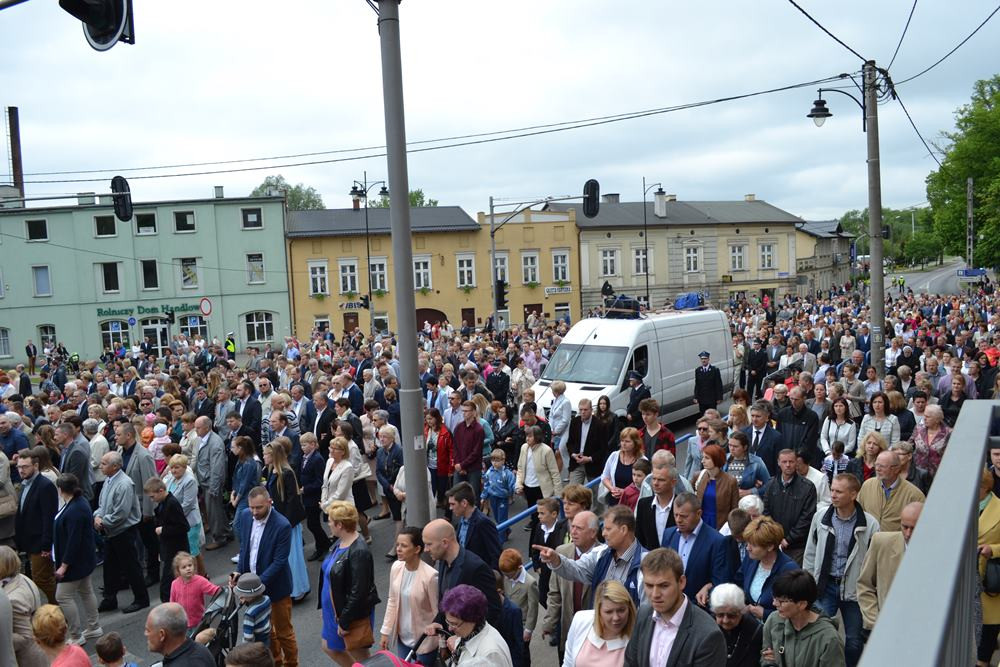 Boże Ciało. Tłumne procesje na ulicach. Tak było w Sierakowicach i Kartuzach